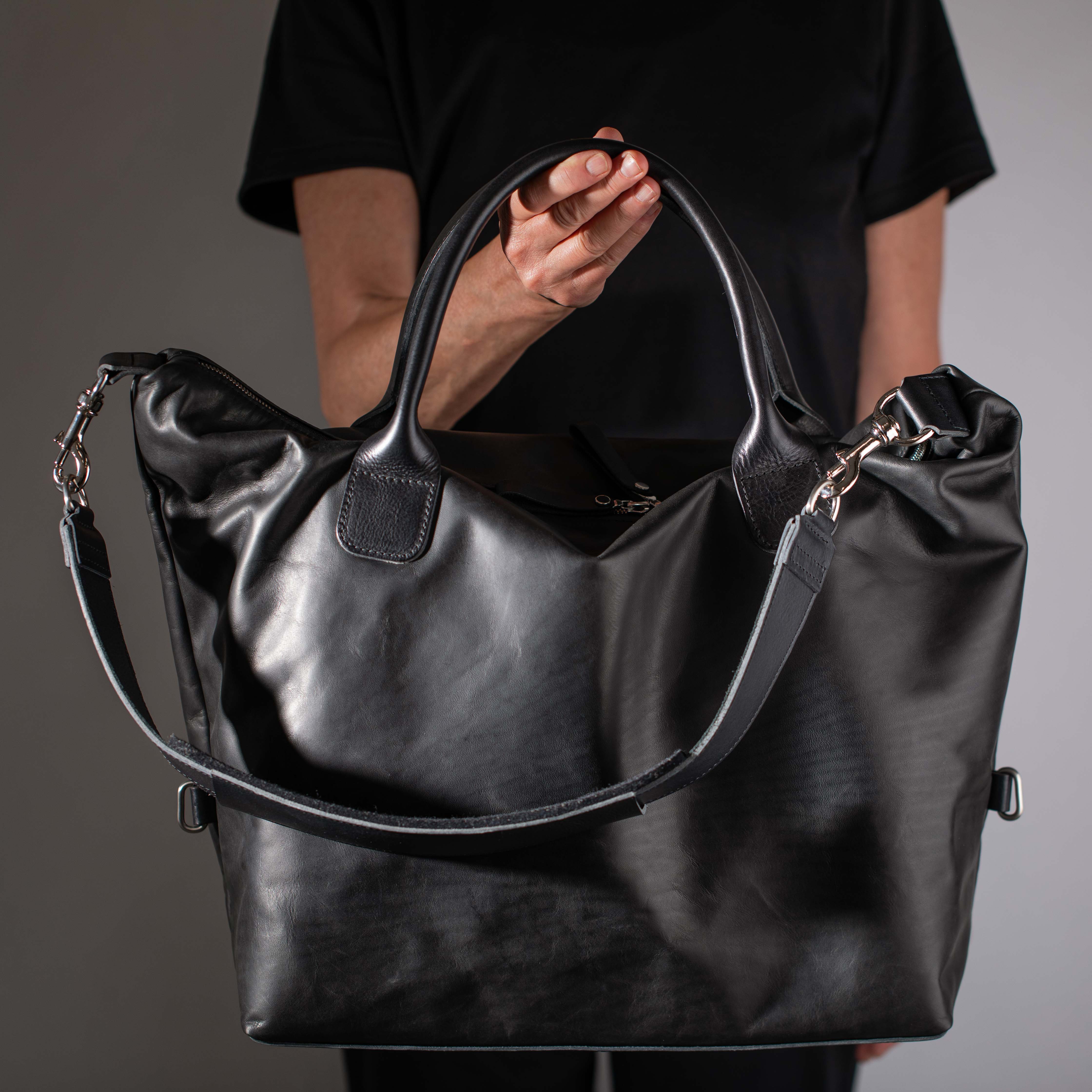 taschen-ackermann-leder-ledertaschen-rucksaecke-person-softnappa-hirschleder-olivenleder-368-Bearbeitet