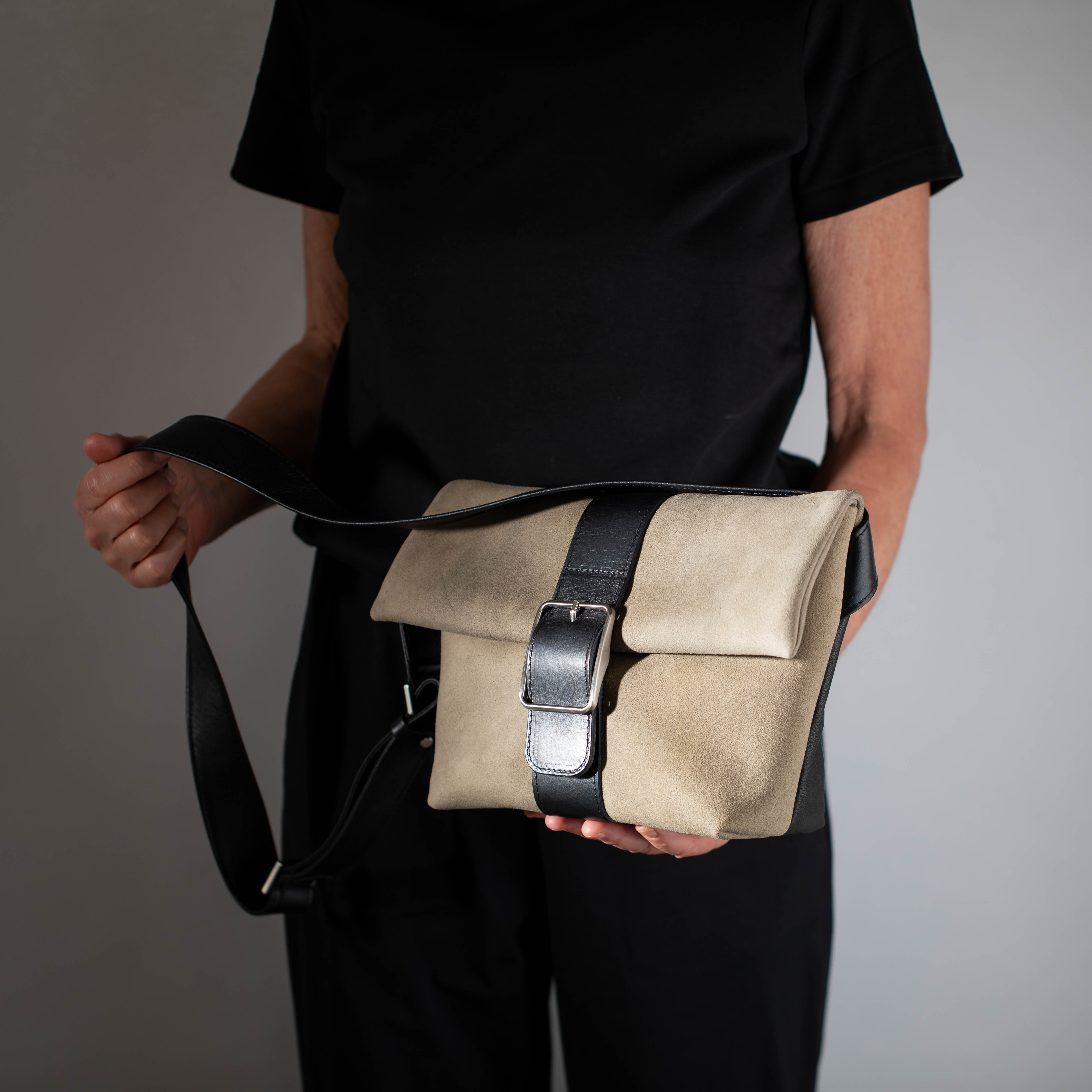 taschen-ackermann-leder-ledertaschen-rucksaecke-person-softnappa-hirschleder-olivenleder-110-Bearbeitet