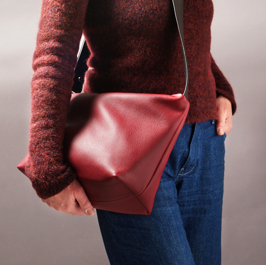 Dublin M shoulder bag made out of softnappa