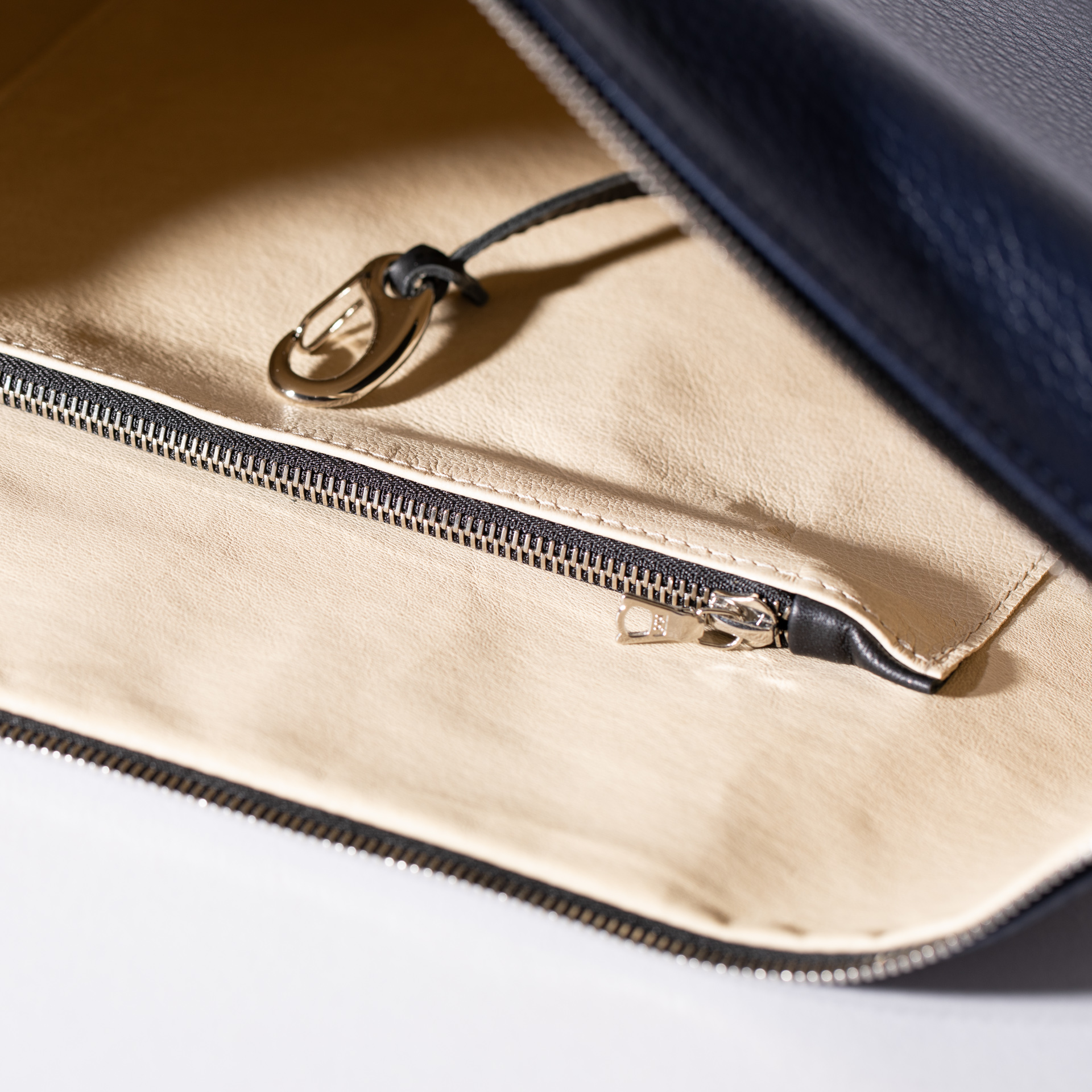 Beuteltasche Dallas L aus Softnappa