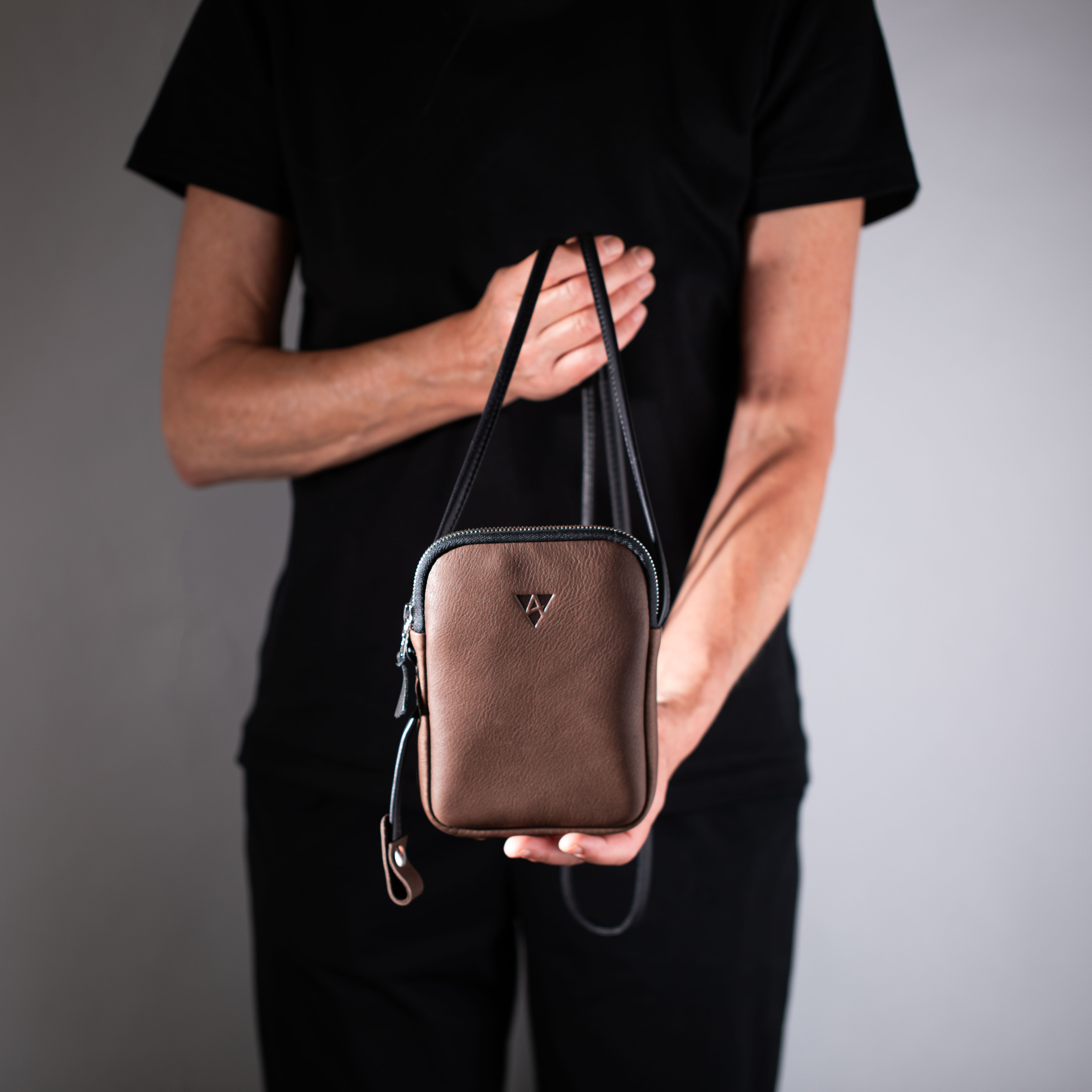 taschen-ackermann-leder-ledertaschen-rucksaecke-person-softnappa-hirschleder-olivenleder-326-Bearbeitet