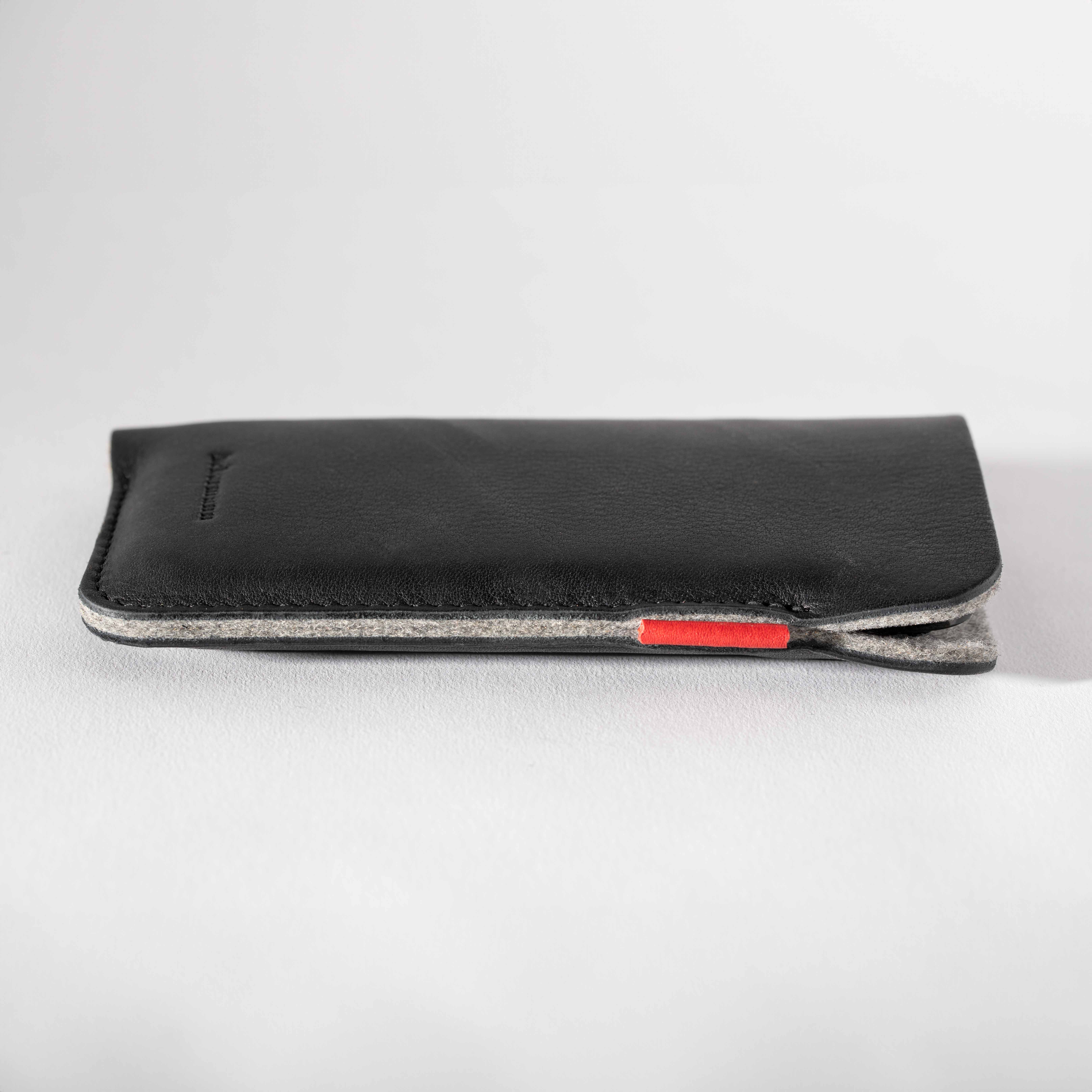 Protect iPhone case made from Olivenleder®