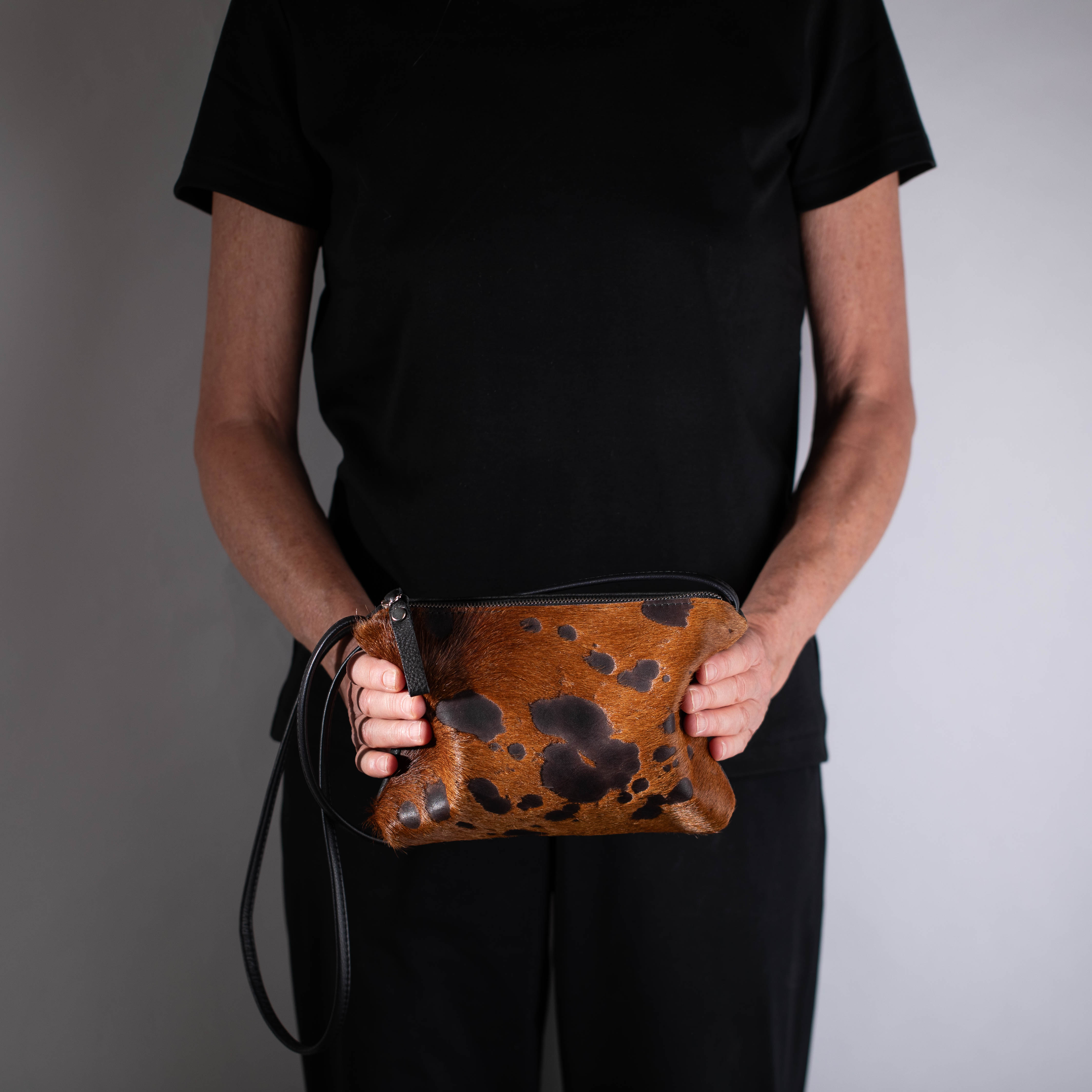 taschen-ackermann-leder-ledertaschen-rucksaecke-person-softnappa-hirschleder-olivenleder-260-Bearbeitet