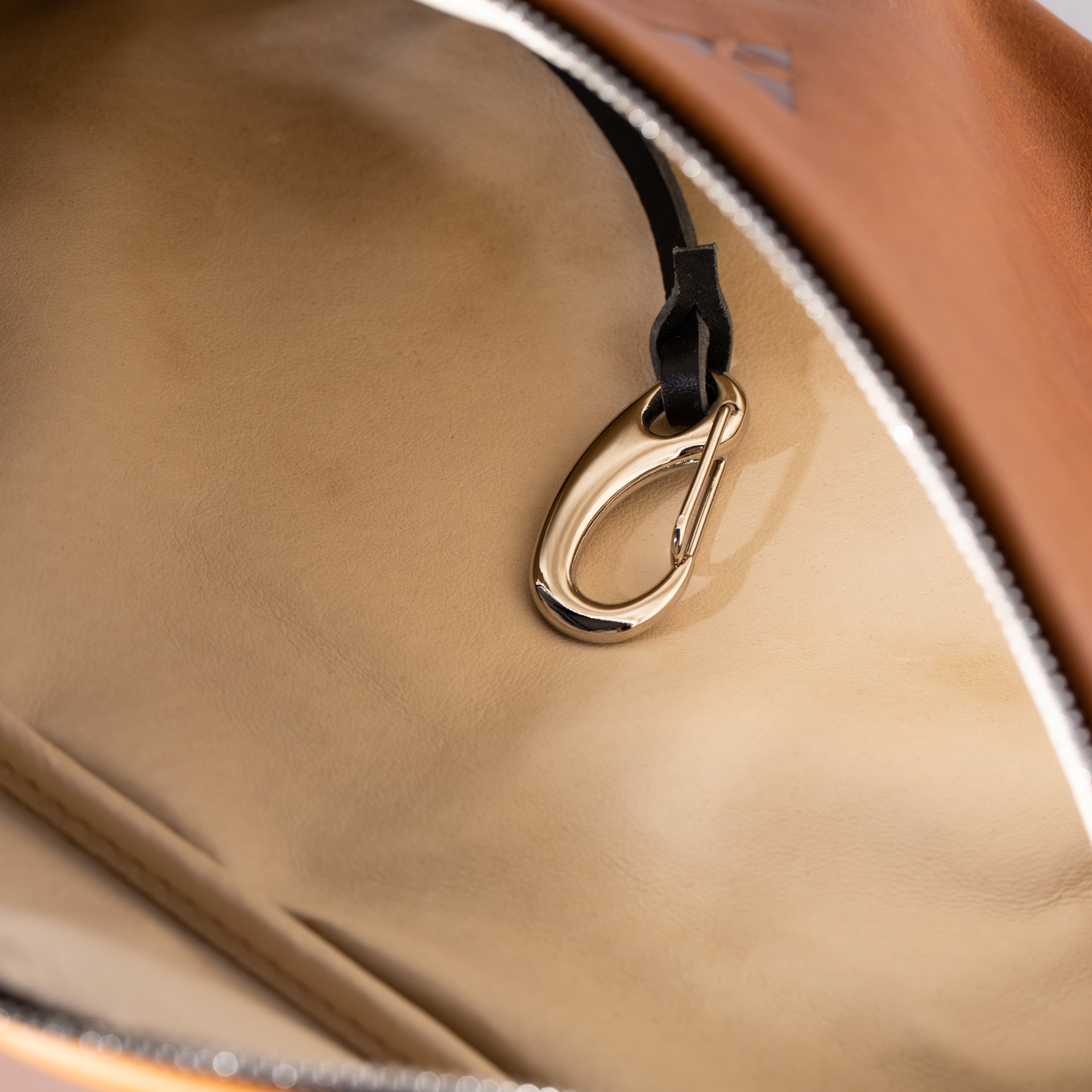 Bauchtasche Marseille M aus Olivenleder