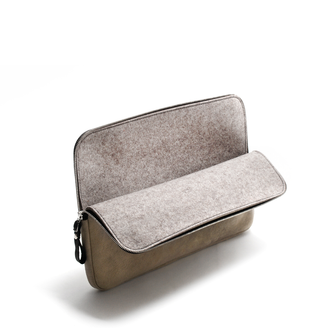 Protect MacBook zippered case made of deerskin