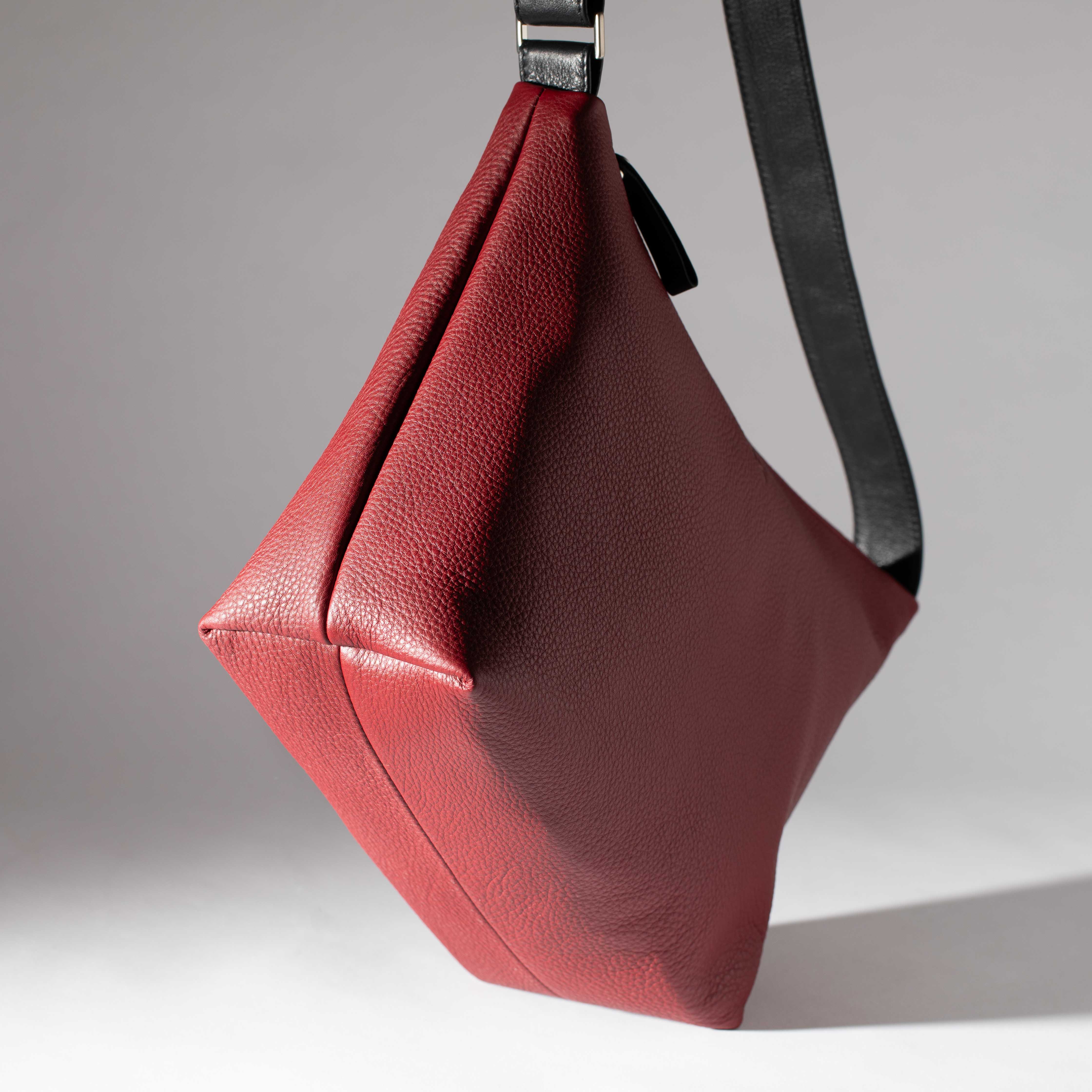 Dublin M shoulder bag made out of softnappa