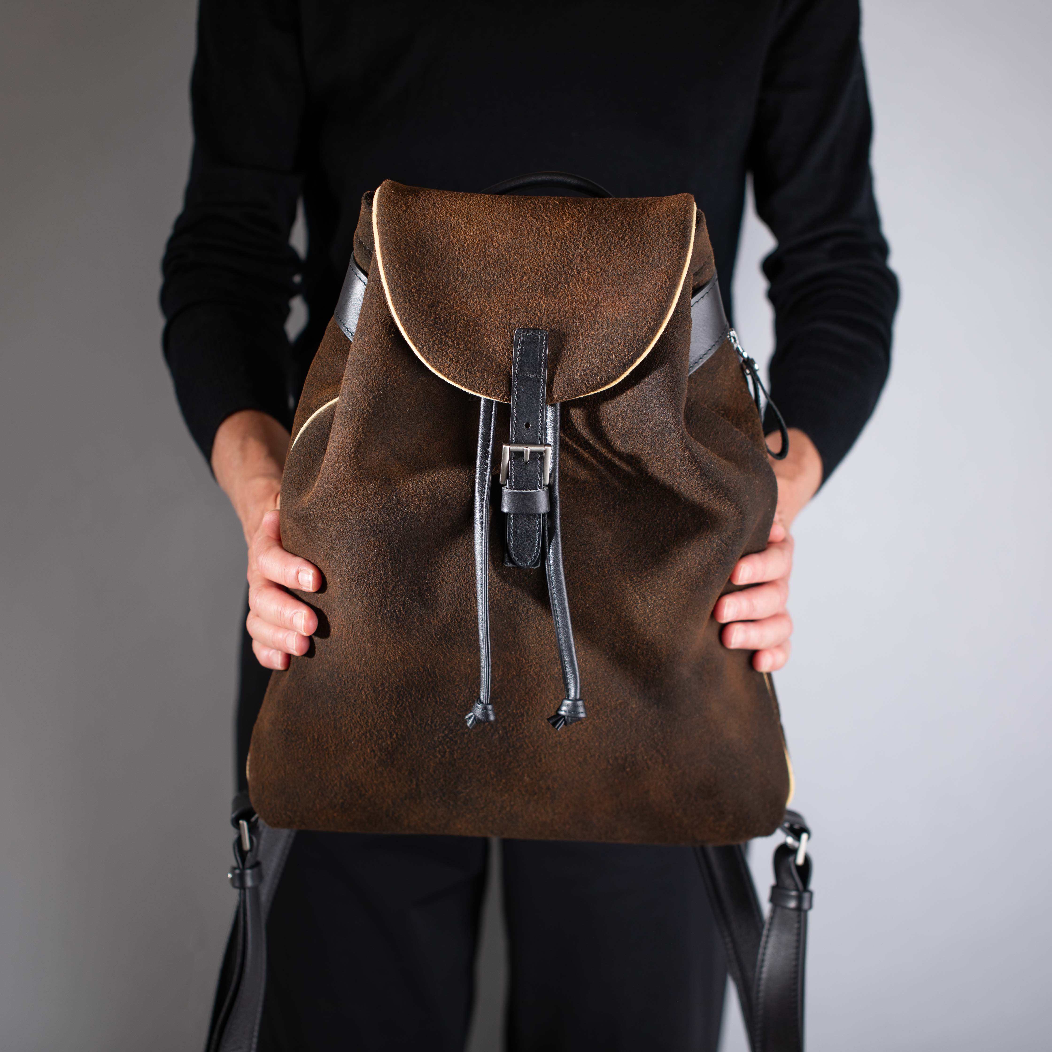 taschen-lederwaren-ackermann-leder-ledertaschen-rucksaecke-softnappa-hirschleder-olivenleder-140-Bearbeitet