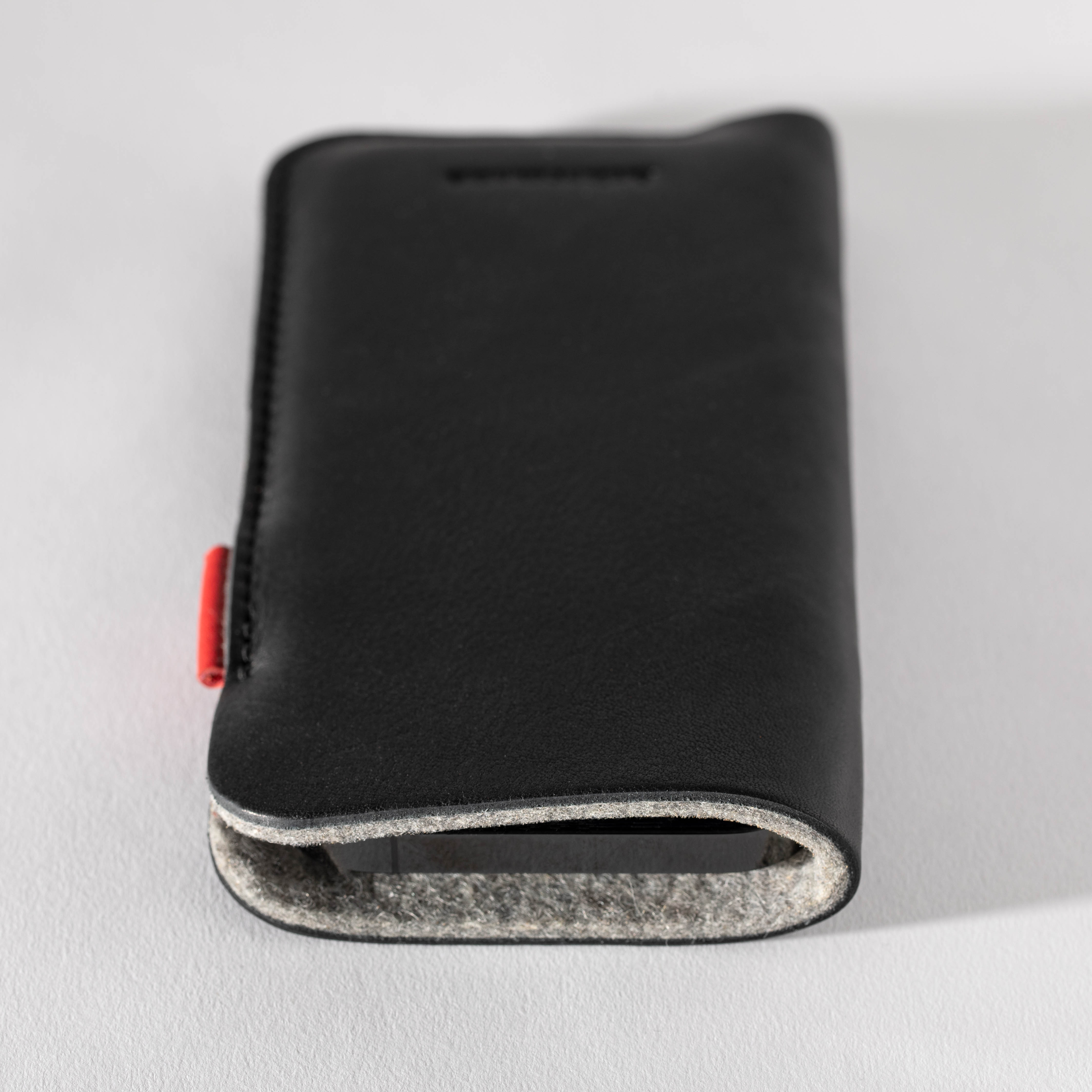 Protect iPhone case made from Olivenleder®
