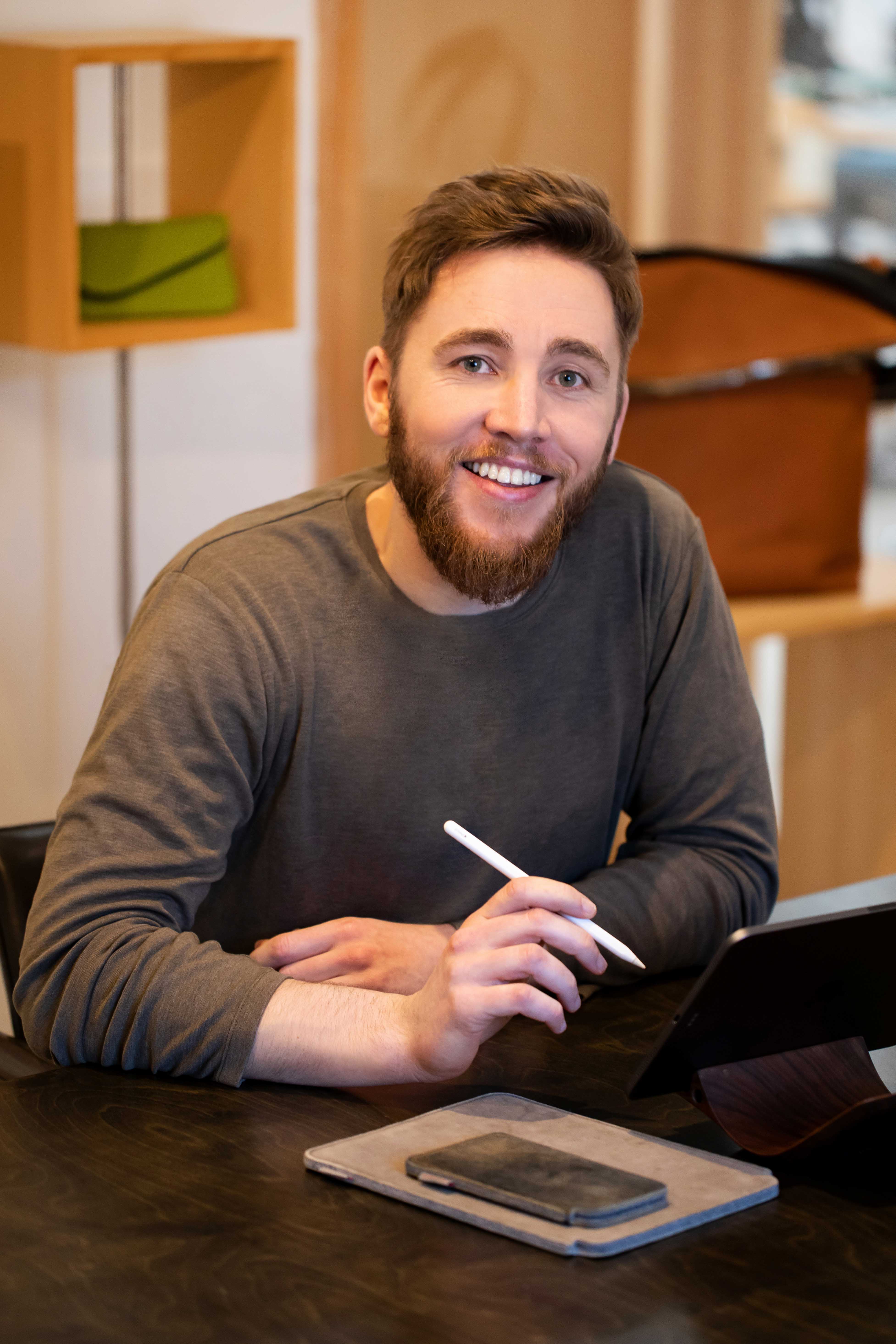 Portrait_Laszlo_Hohmann_01_Anschnitt