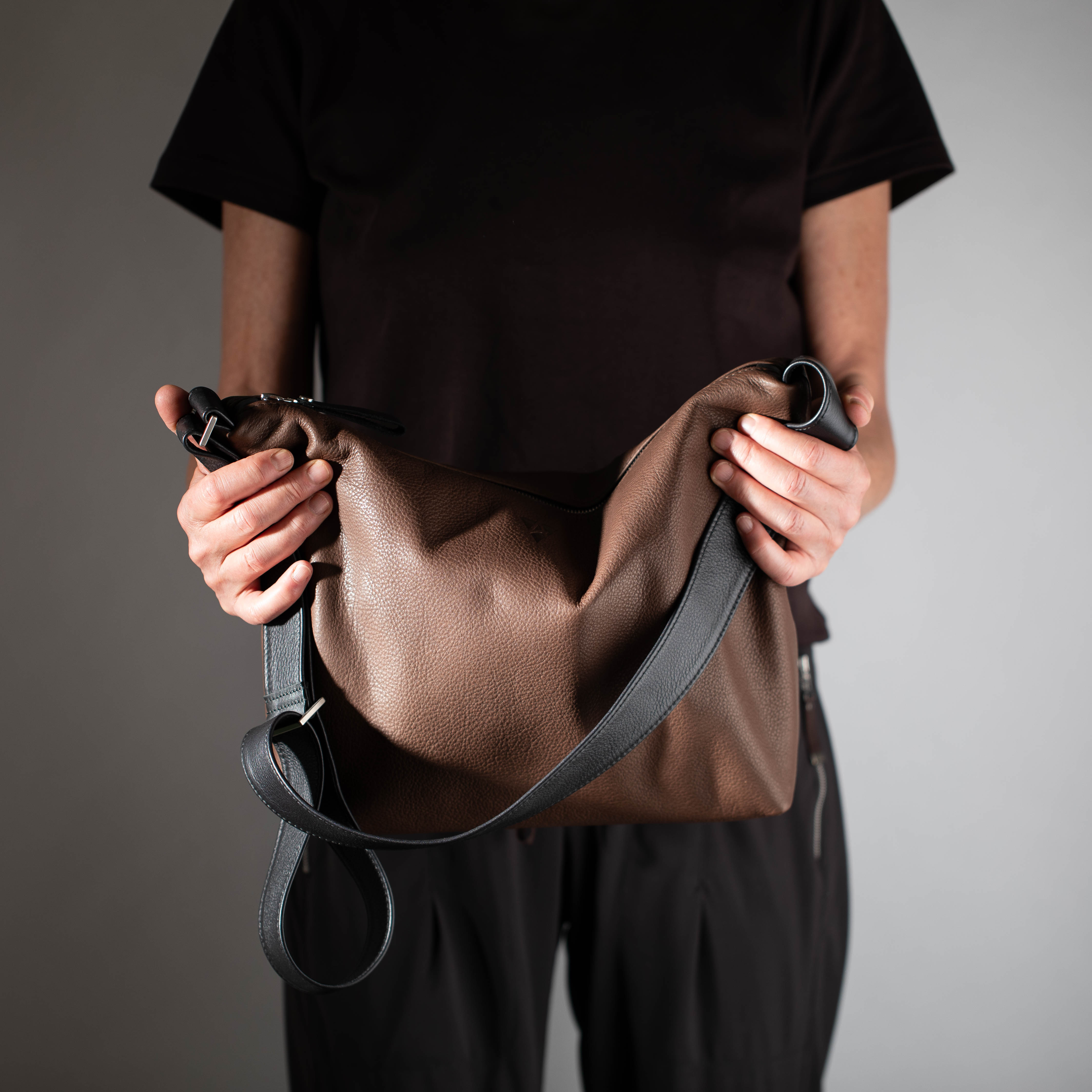 Dublin M shoulder bag made out of softnappa