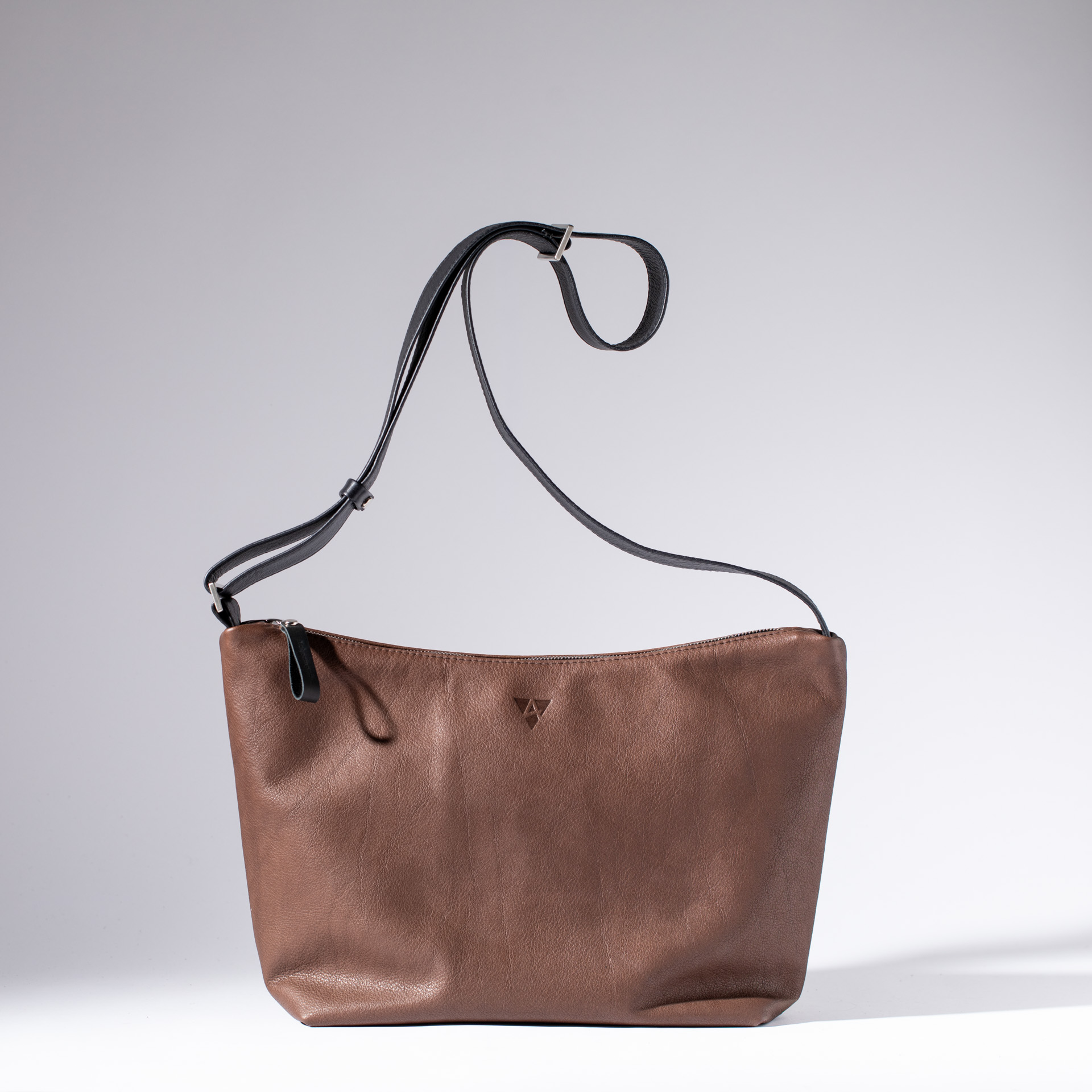 Dublin M shoulder bag made out of softnappa