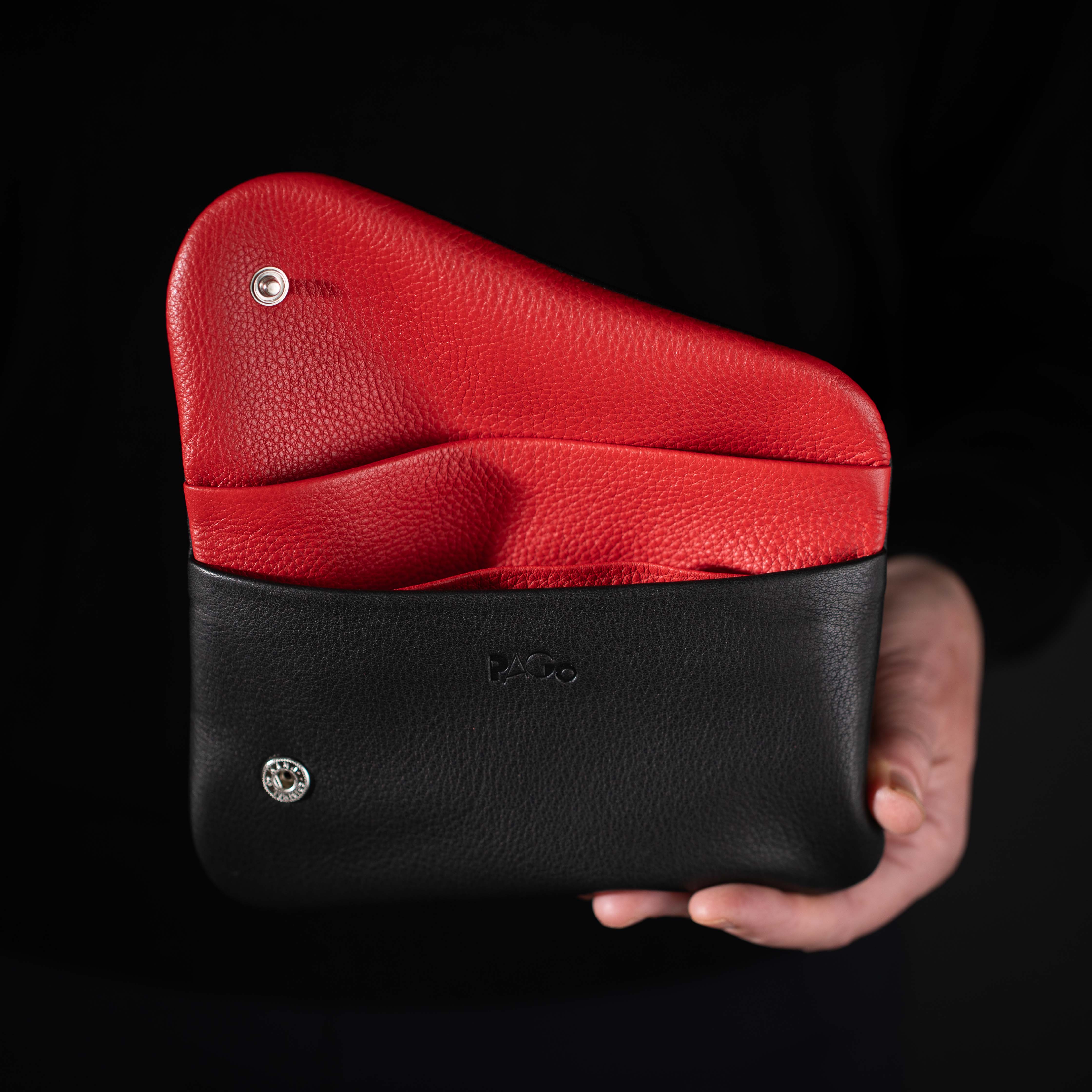 taschen-lederwaren-ackermann-leder-ledertaschen-rucksaecke-person-softnappa-hirschleder-olivenleder-106-Bearbeitet