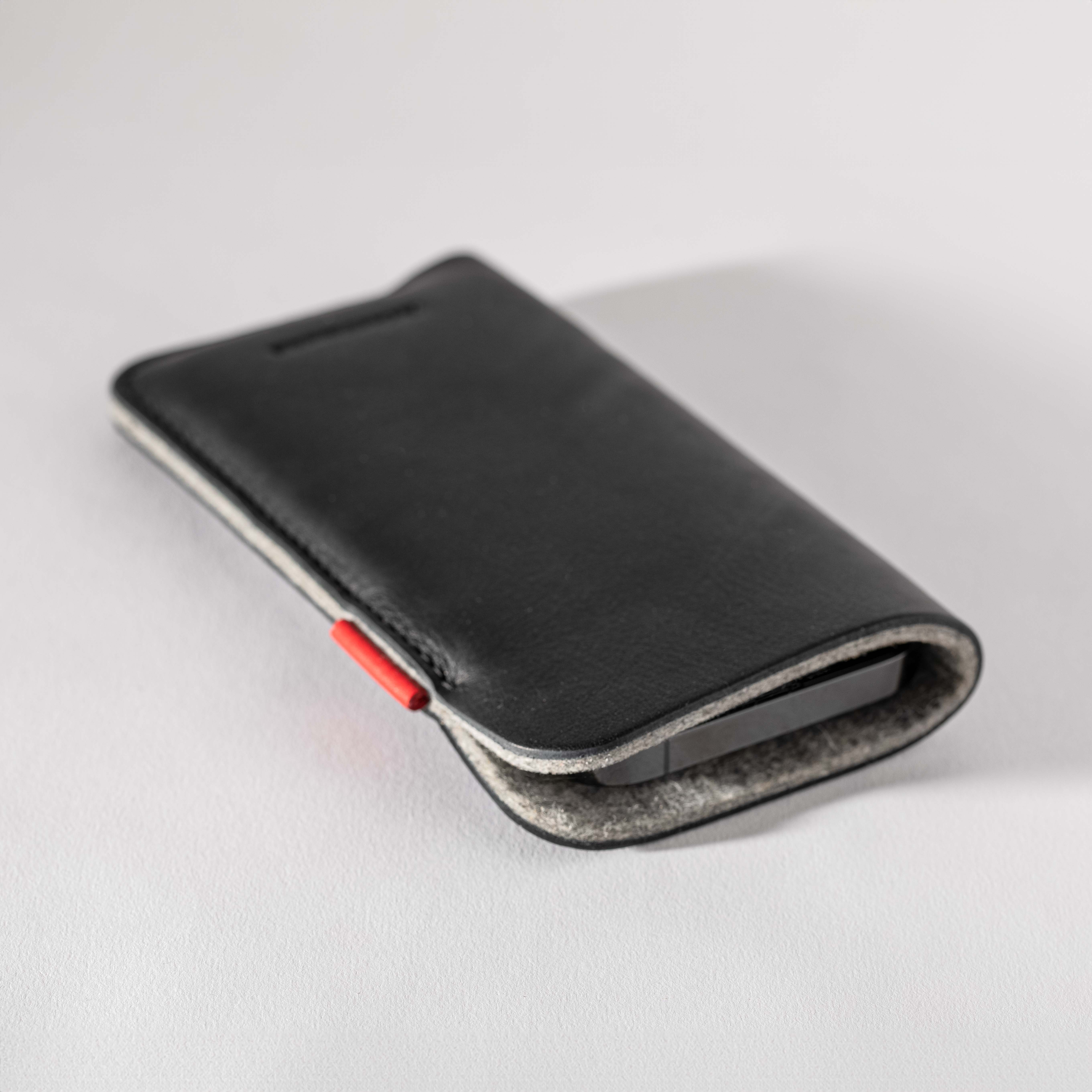 Protect iPhone case made from Olivenleder®